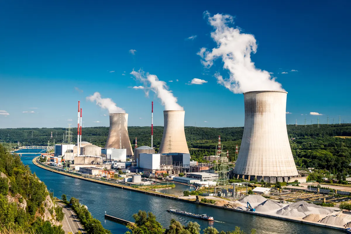 A segurança híbrida no setor industrial: tecnologia e proteção